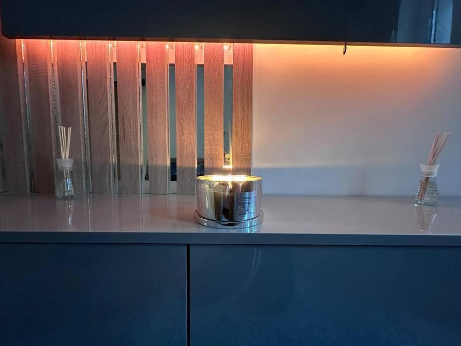 Cozy 1 Bedroom Apartment! Бухарест Екстер'єр фото